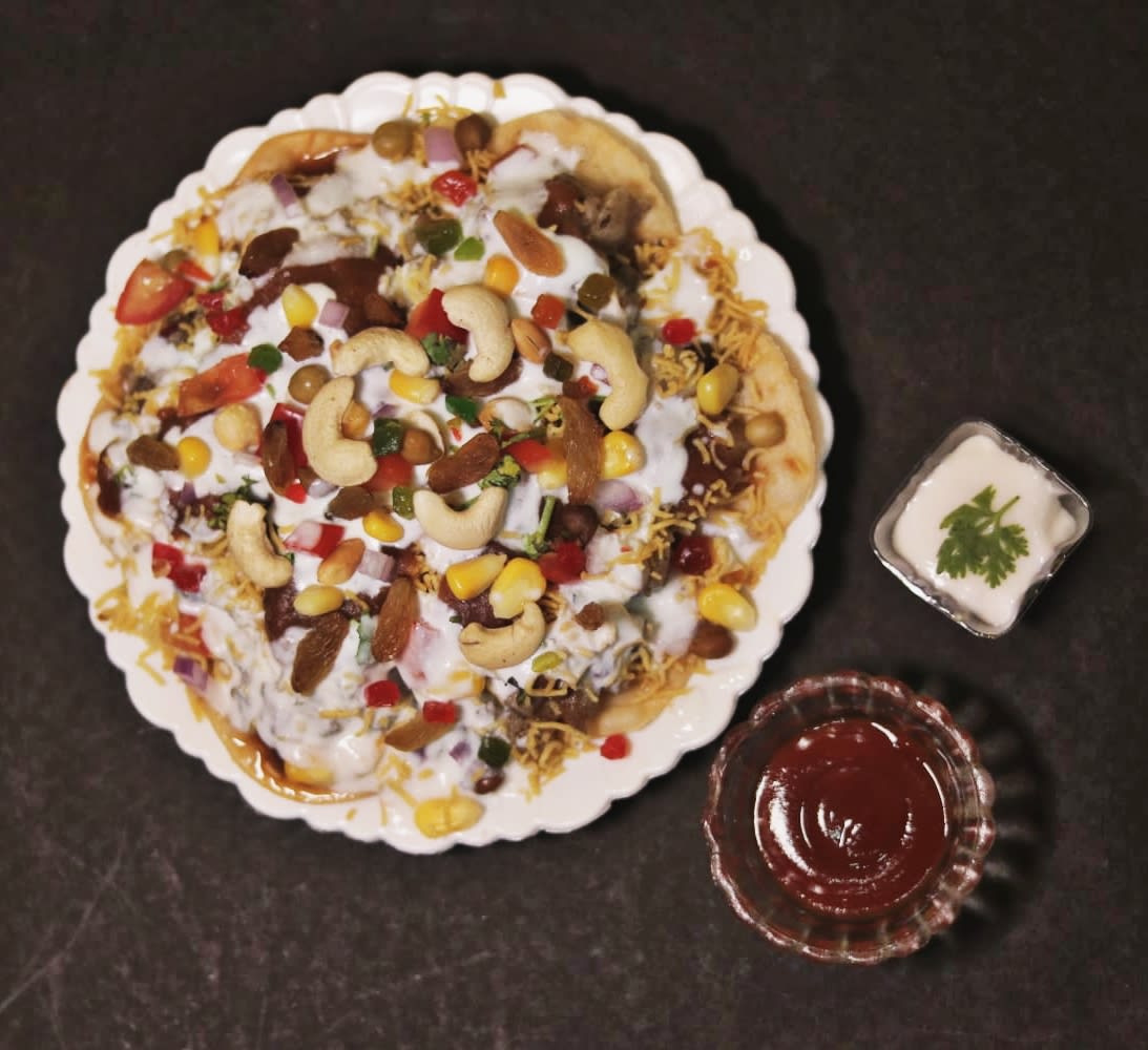 Hello Pizza Momo Cafe