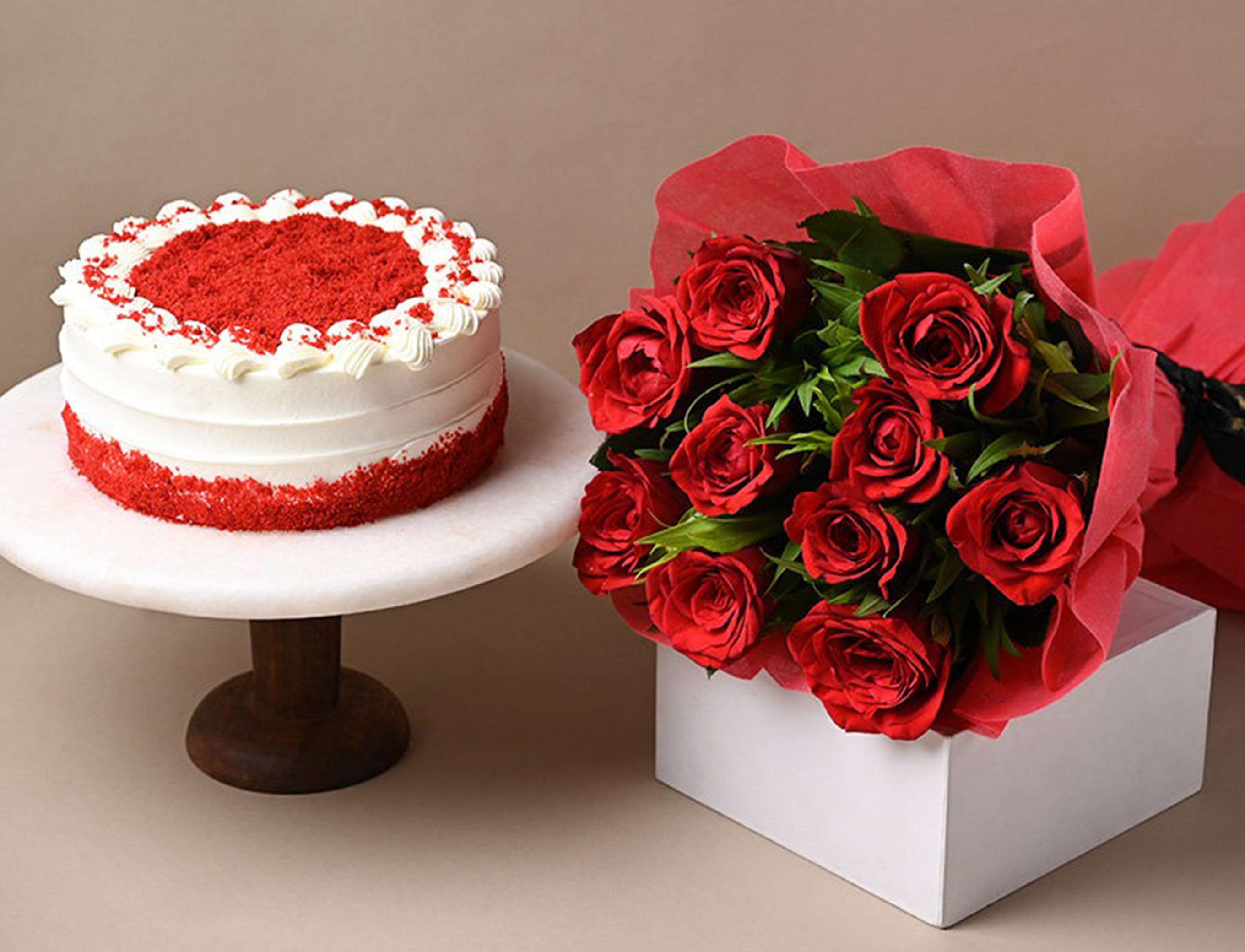 Cakes by Flower Aura