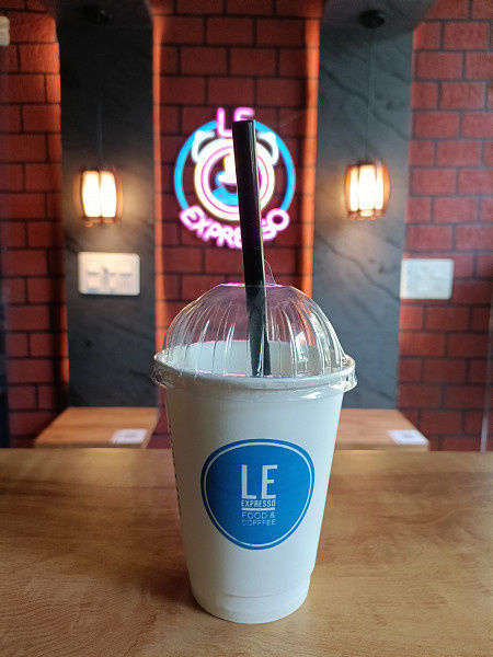 Le Expresso Food And Coffee