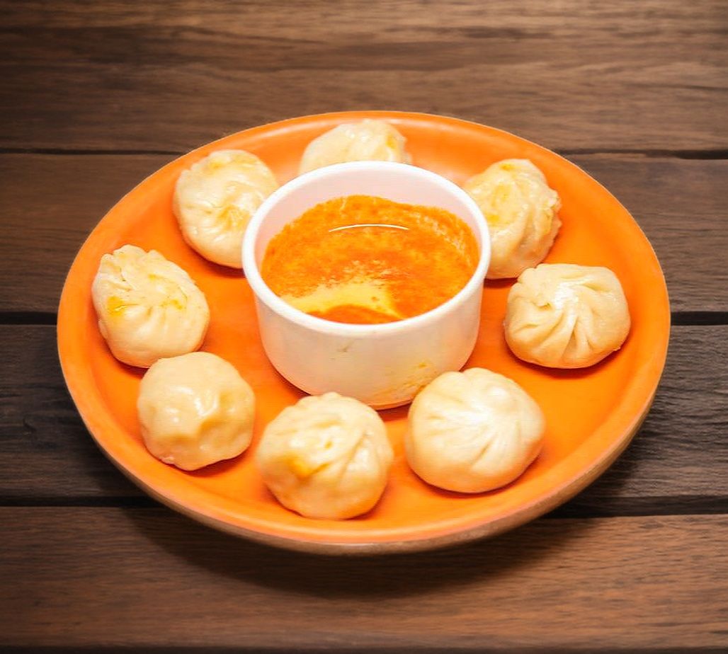 THE UNCLES MOMOS