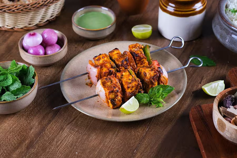 Chef on Fire - Rolls, Momo & Shakes