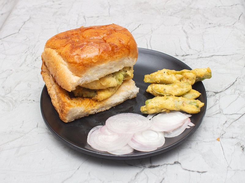 Datta Bhau Crunchy Vada Pav