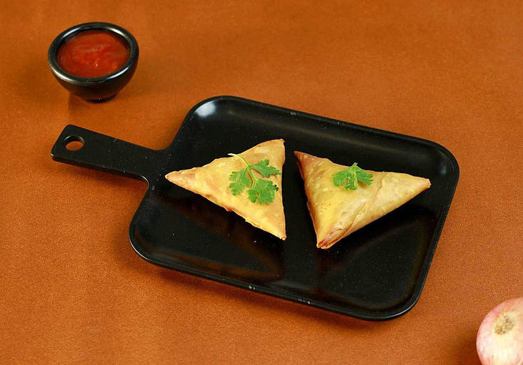 Mini Chicken Samosa.