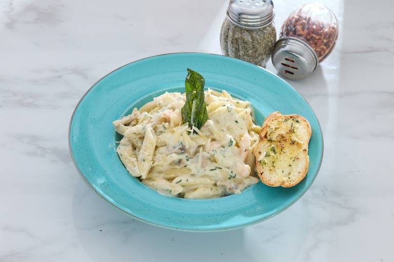 Penne Alfredo (Chicken)
