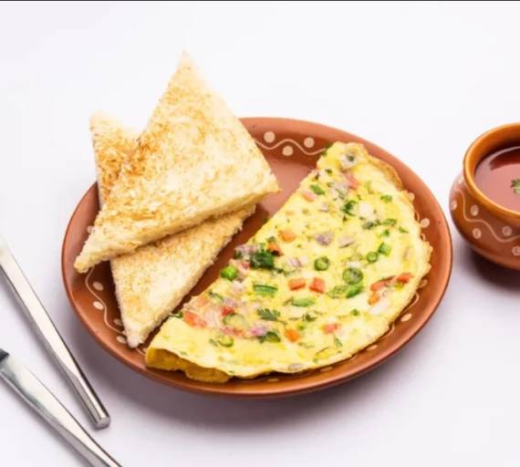 Masala Omelette With Toast