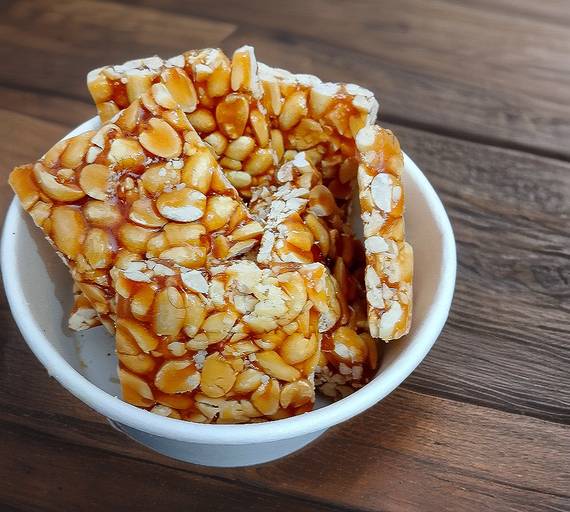 Crunchy Peanut Chikki ( 10 Pcs )
