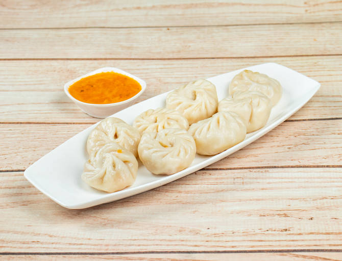 Veg Momos (8 Pcs)