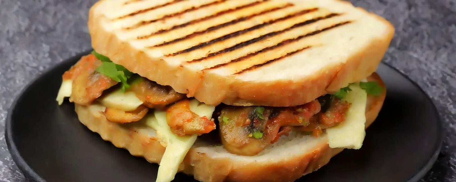 Mogambo Sandwich cover