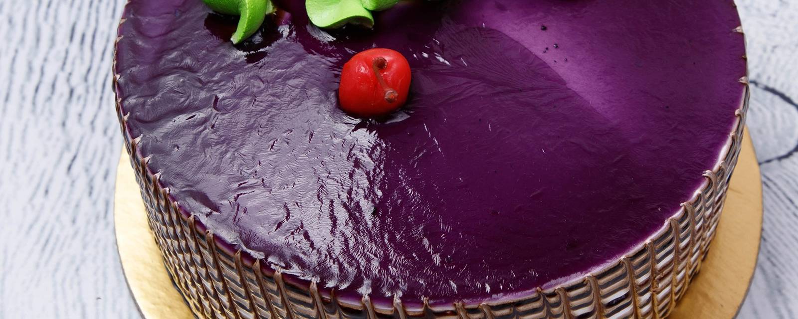 Jaisi Photo Waisa Cake cover