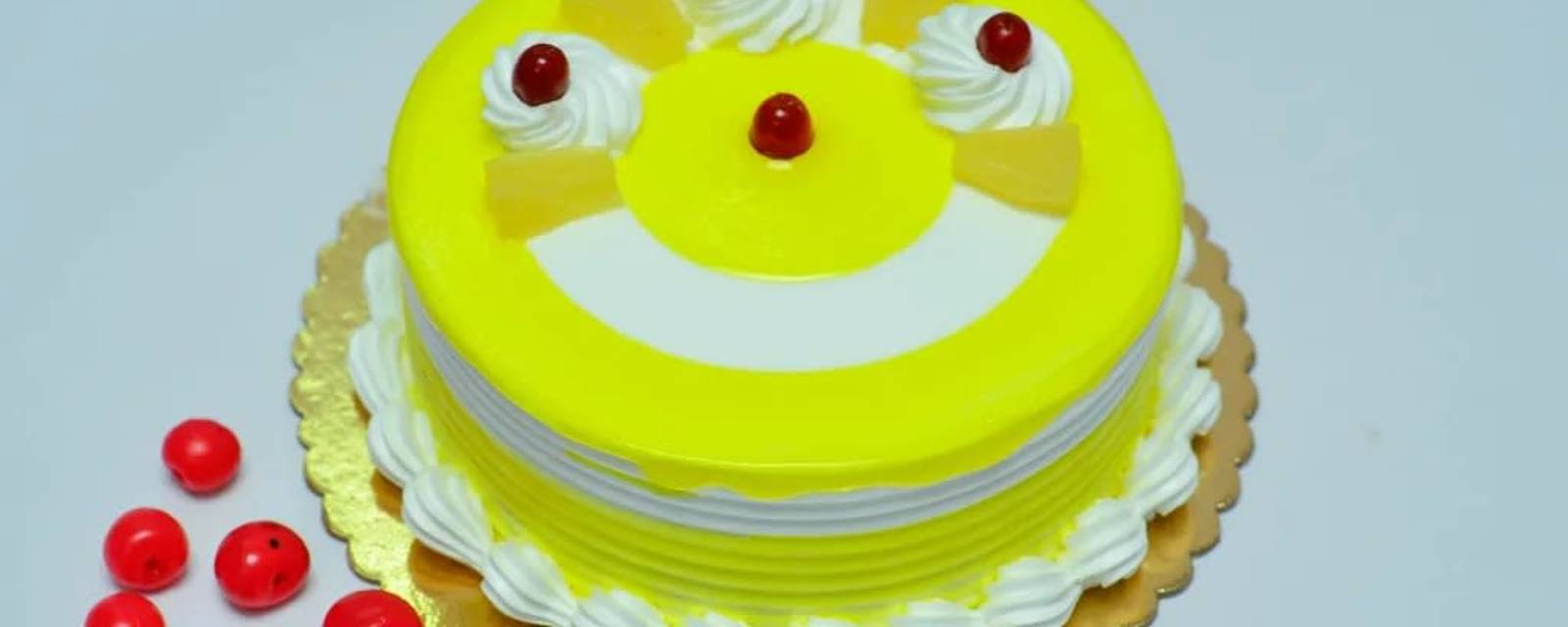 Happy Moments The Cake Shop cover