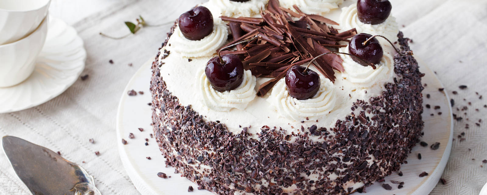 The Cake World cover