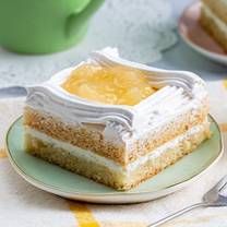 Eggless Fresh Cream Pineapple Pastry [1 Piece]