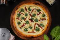 Creamy Spinach Popeye Pizza - 10 Inch