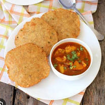 Karayal ajwain Kachoris with Subji (6 Kachoris)