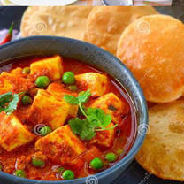 Mutter Paneer with 6 Kachoris