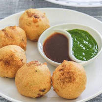 Aloo wada  5 pieces with Tomato  sauce