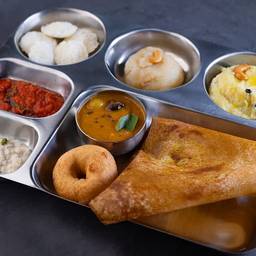 Muttappam Pollichath Combo