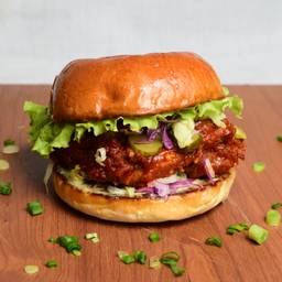 NASHVILLE FRIED CHICKEN BURGER