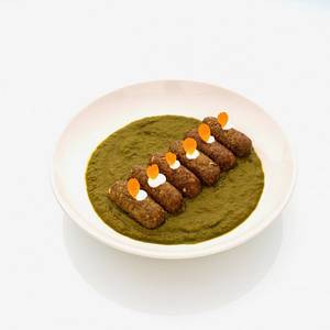 Anjeer Kofta With Spinach Gravy