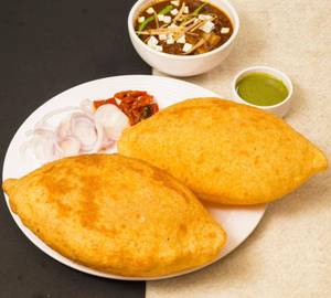 Chole Bhatoora (Paneer Wale) (2 Pcs)