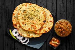 02 Naan/kulcha With Amritsari Chole & Chutney
