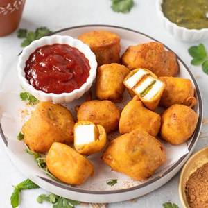 Paneer Pakoda [4 Big Pieces] With Tomato Ketchup]