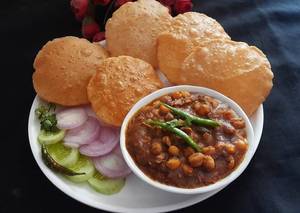 Poori Chole With Dry Aloo