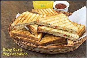 Makhani Pizza Sandwich