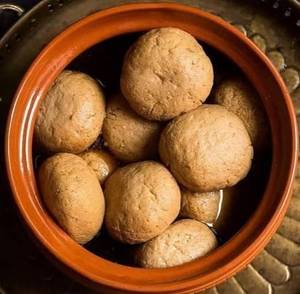 Naihati R Nolen Gurer Rosogolla (2 Pcs)