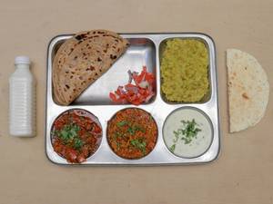 Gujarati Premuim Dinner Thali