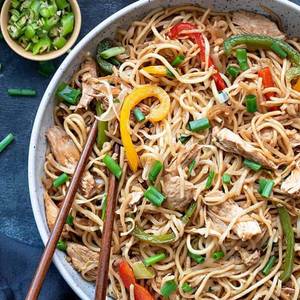 Hakka Noodles (chicken)