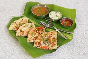 Onion Tomato Uttapam