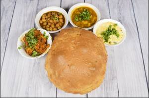 Chole Bhatoore (2 Pcs)