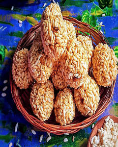 Homemade Sweet Puffed Rice Balls (10 Pcs)