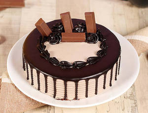 Eggless Chocolate Kitkat Cake