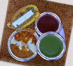 Paneer Bread Pakora With Subzi [1 Piece]