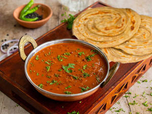 Dal Makhani with 2 Laccha Paratha
