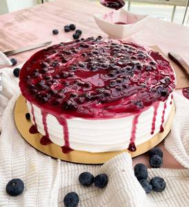 French Vanilla With Blueberry Cake (Eggless)