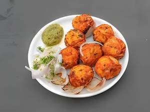 Veg Achari Momos (6Pcs)