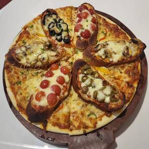 Chef Special Garlic Bread Pizza