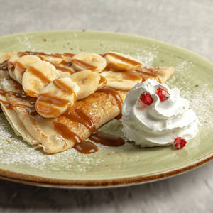 Jingle Bells Banana And Caramel Crepe
