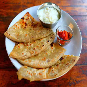 Do aalu paratha with curd and achar 