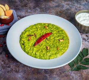 Palak Dal Khichdi ( With Fruits N Curd)