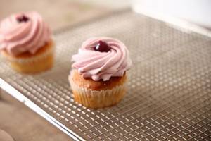 Strawberry Cup Cake (6 Pcs)