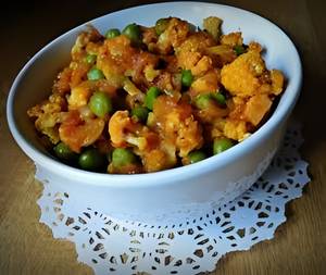 Gobhi Muttar Masala
