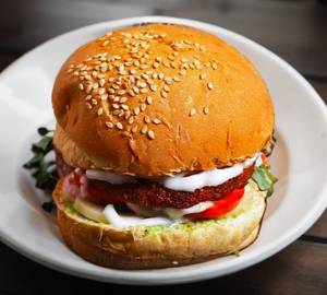 Herb chilli mayo burger