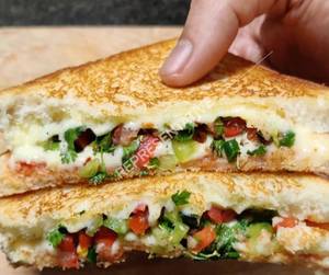 Cheese Chilli Grill Sandwich