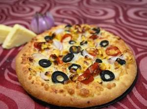 Black Olive And Capsicum Pizza