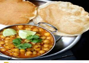 Chhole [200 Ml] + [5 Pieces] Puri