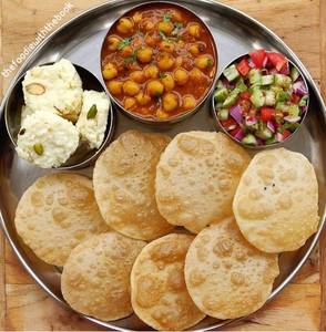 Poori Sabziwali Thali